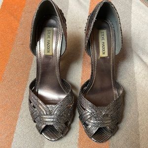 Steve Madden “Treason” gunmetal silver snakeskin shoes